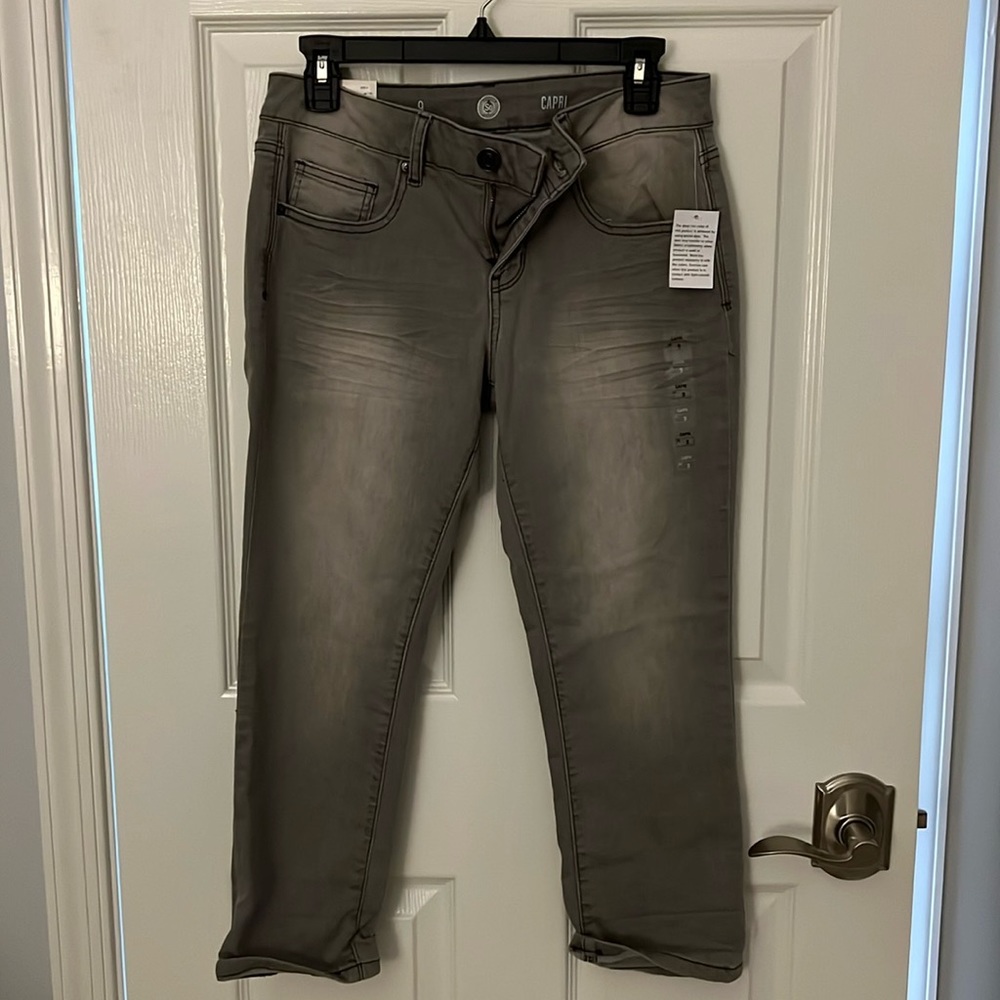 SO Stretchy Capris, Size 9